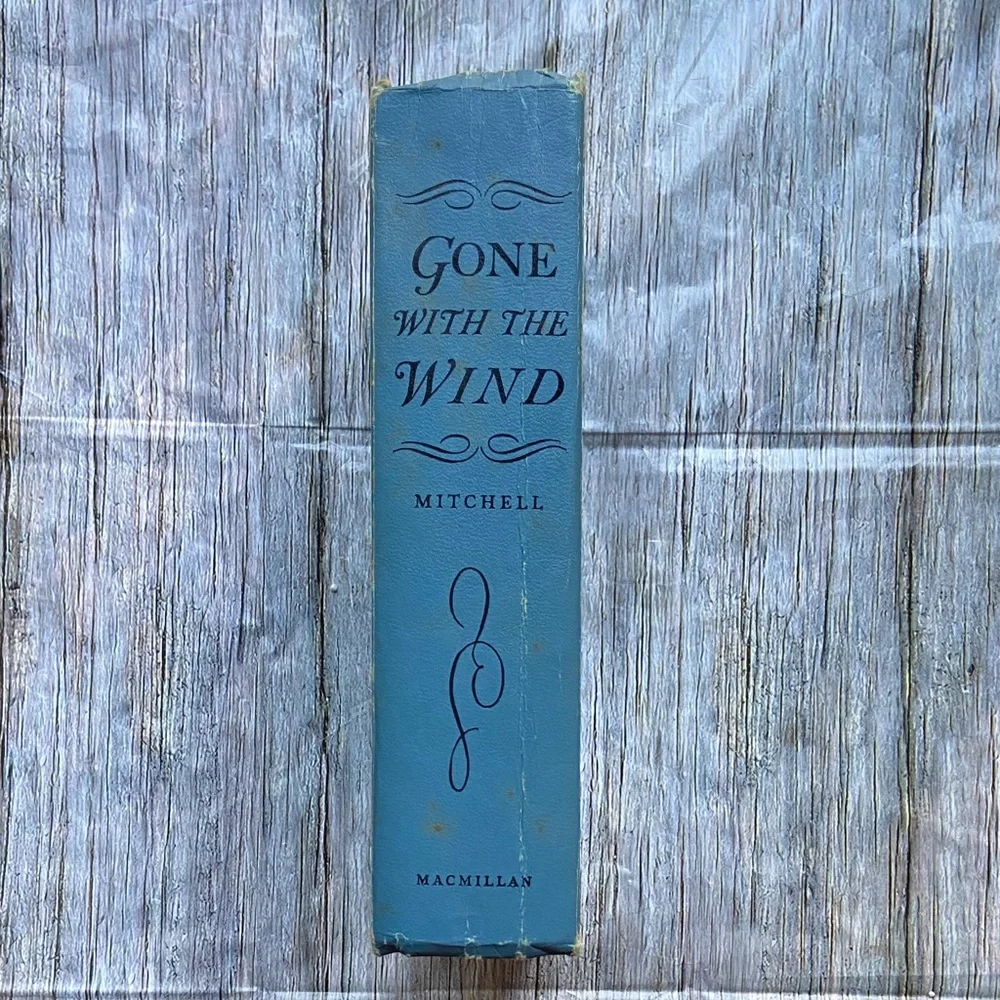Vintage Classic 'Gone with the Wind' Book copyright 1964 (second printing)